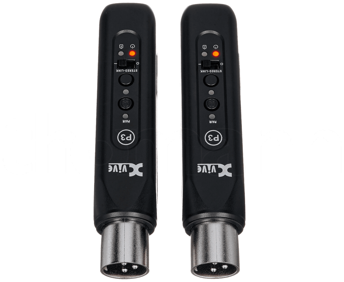 Пара чёрных Bluetooth-приёмников Xvive P3D с разъёмом XLR «папа», вид под углом